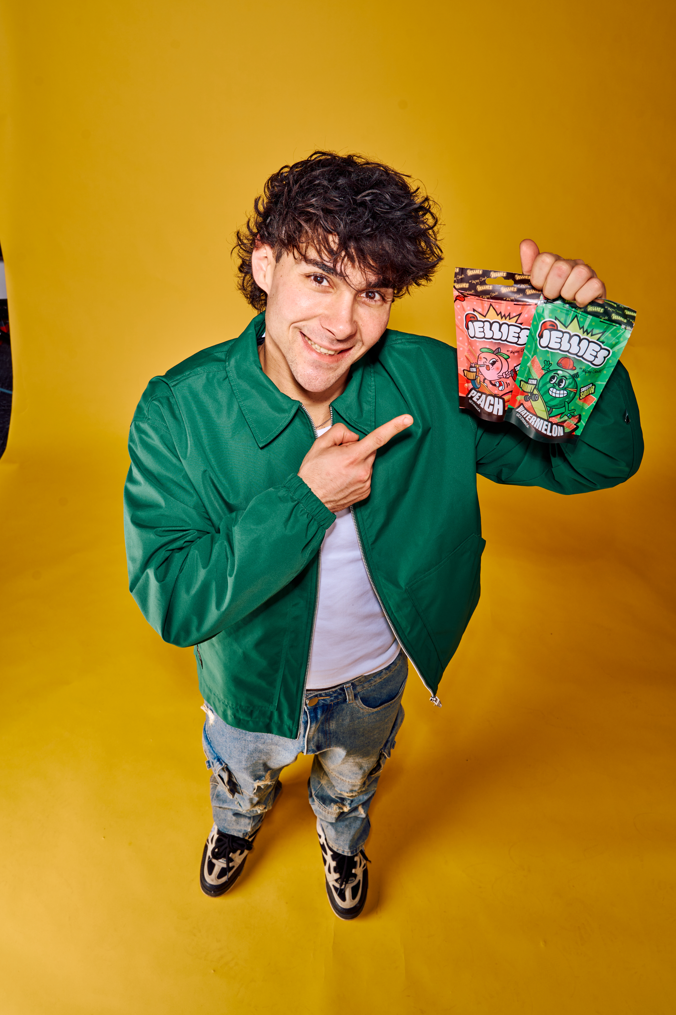 Alpay Santi mit Jellies Packungen